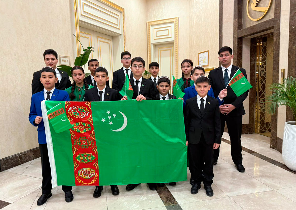 TÜRKMENİSTANLI GENÇ ROBOTİKÇİLER DUBAİ’DEKİ DÜNYA FİNALİNE KATILIYOR